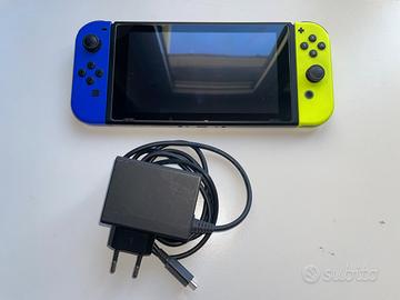 Nintendo Switch V2 + Micro SD 64Gb + Caricabatteri