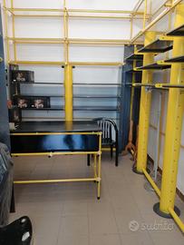 scaffalature e arredamento per negozio