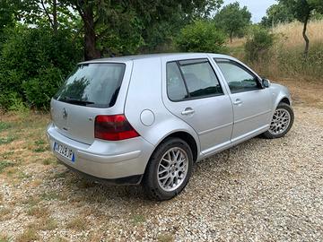 VOLKSWAGEN Golf 4ª serie - 2001