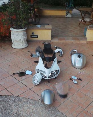 Suzuki SV650S 2005 - smembrata per ricambi