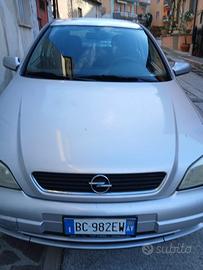 Automobile opel astra berlina