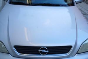 Automobile opel astra berlina