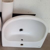 Lavabo bagno con rubinetto