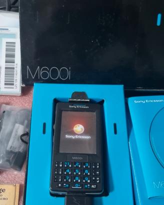 0132NN-Cellulare Sony Ericsson M600i con scatola