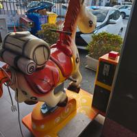 Giostra cavallo dondolante