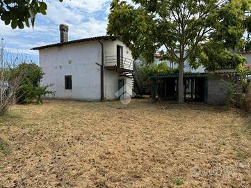 4 LOCALI A CHIESINA UZZANESE