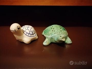 Coppia di tartarughe decorative in ceramica artigi