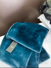 stola in eco pelliccia, di atelier eme