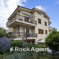 VILLA DI AMPIA METRATURA CON GIARDINO ESCLISIVO E