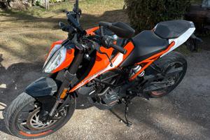 KTM duke 125