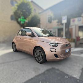 500e Berlina 42 kWh La Prima