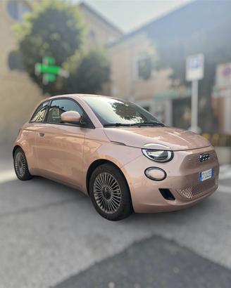 500e Berlina 42 kWh La Prima