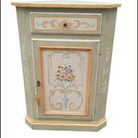 Angoliera cantonale dipinta in stile provenzale