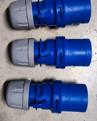 spina industriale blu da 220  230 volt