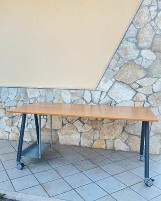 Scrivania 160x80 con porta PC e ruote