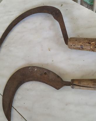 Falce con manico di sughero