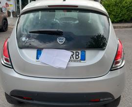 Lancia y