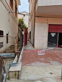 Locale trasformabile in Appartamento via Zola 9