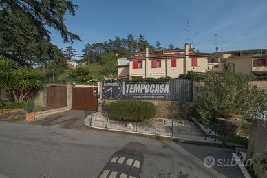 VILLINO CON GIARDINO PRIVATO IN CONTESTO RESIDENZI