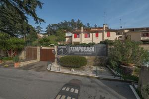 VILLINO CON GIARDINO PRIVATO IN CONTESTO RESIDENZI