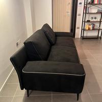 Divano tre posti usato pochissimo