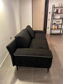 Divano tre posti usato pochissimo