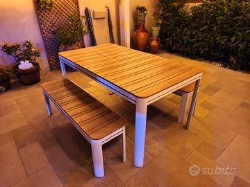 tavolo da giardino con panche