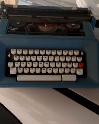 vecchia macchina da scrivere olivetti