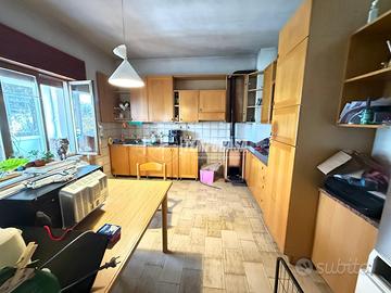 APPARTAMENTO AL PIANO TERRA CON GIARDINO, GARAGE E