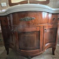 Mobile bagno con specchio e rubinetteria