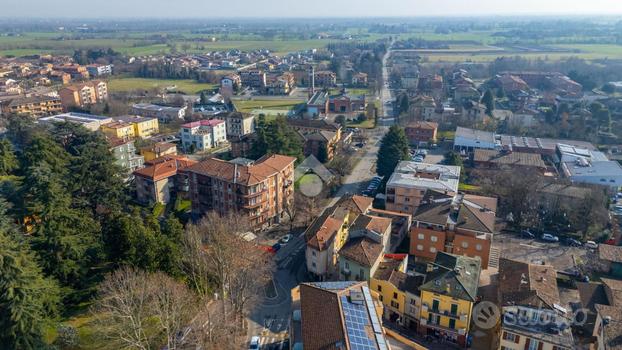 3 LOCALI A MONTECHIARUGOLO