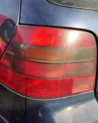 Fanale posteriore sinistro VOLKSWAGEN GOLF 4 2000