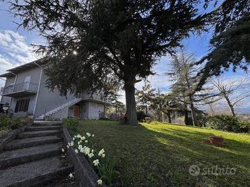 Villa di 332 m² con più di 5 locali a Maiolo