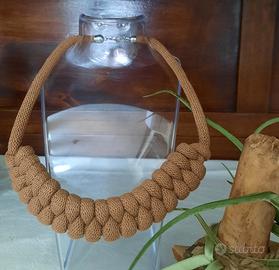 collana color cammello macramè sorriso