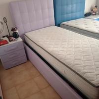 letto singolo  con comodino abbinato e materassi 