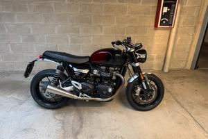 Triumph Speed Twin 1200 Stealth Edition