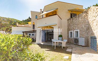 SPOTORNO- TRILOCALE VISTA MARE CON GIARDINO E BOX