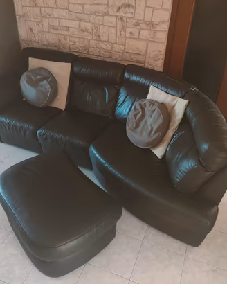 Divano in pelle angolare della DOIMO

