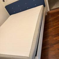 Rete e letto matrimoniale