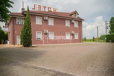 HOTEL RISTRUTTURATO A MONTALETTO