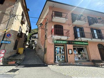2 LOCALI A LOCANA