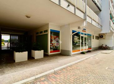 NEGOZIO A LIGNANO SABBIADORO