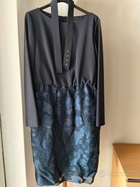 Vestito blu con manica lunga