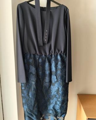 Vestito blu con manica lunga