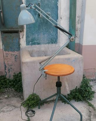 lampada Naska Loris vintage e sgabello industrial 