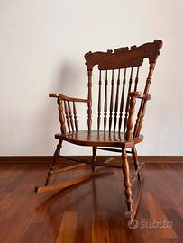 Sedia a dondolo in legno