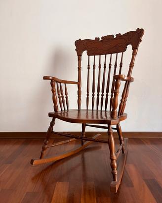 Sedia a dondolo in legno