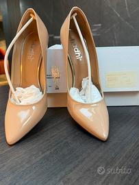 Scarpe décolleté in vernice nude