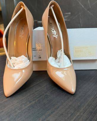 Scarpe décolleté in vernice nude