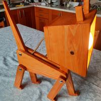 Lampada in legno a forma di gatto